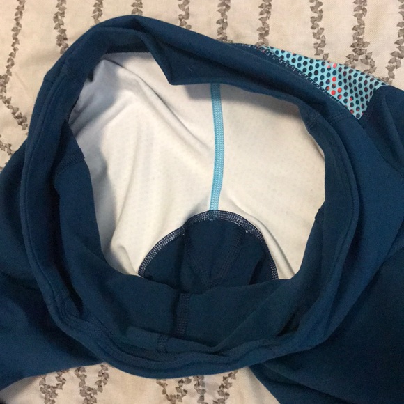 NWOT Under Armour Cropped - Picture 5 of 6